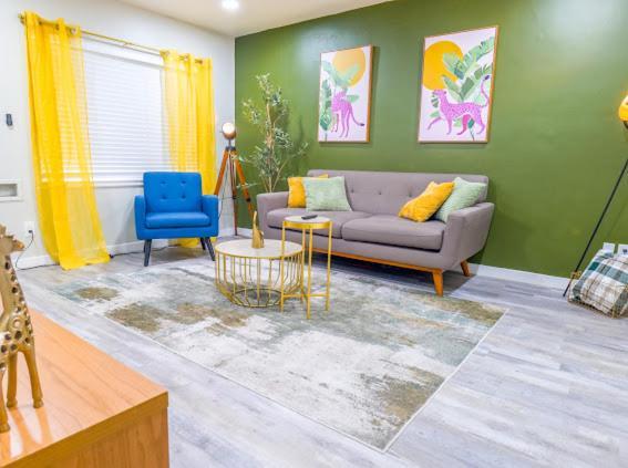 Urban Oasis Stylish Comfort In Northpark South Park Apartment *