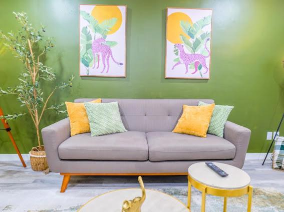 Urban Oasis Stylish Comfort In Northpark South Park Apartment *